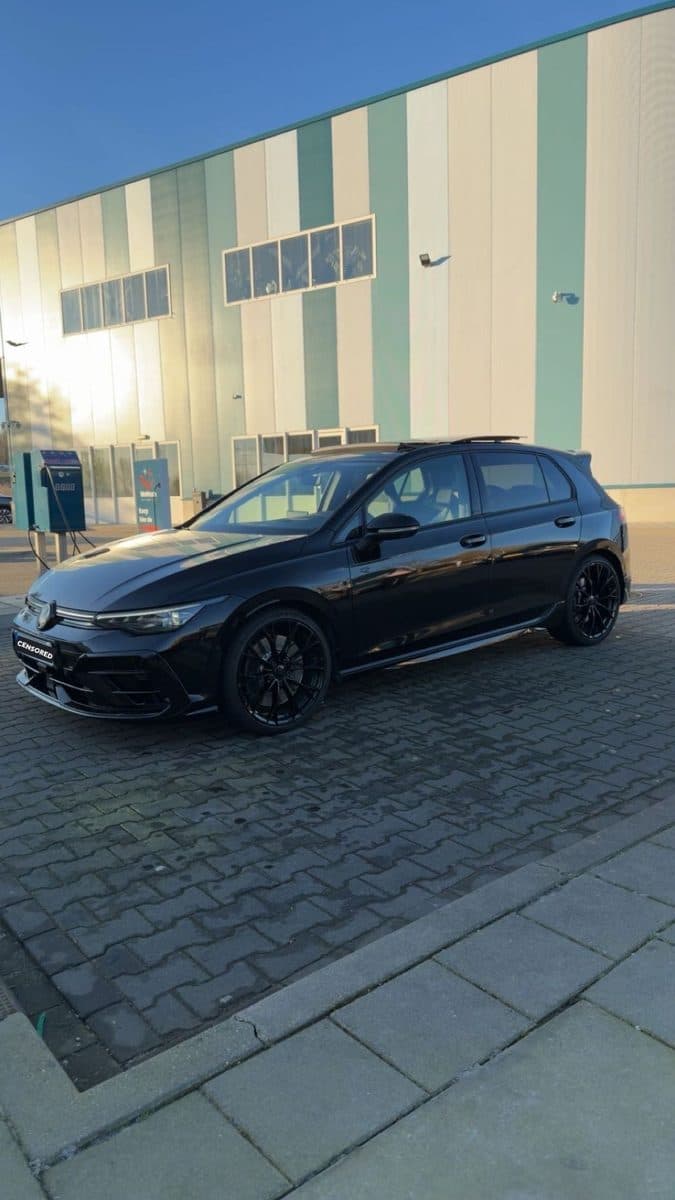 Volkswagen Golf 8.5R Black edition